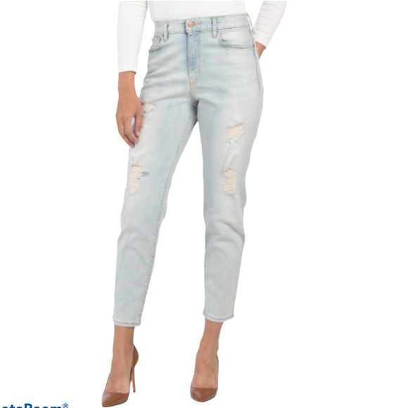 Levi's Denim - Levi’s Mom Jeans High Waist distressed light wash